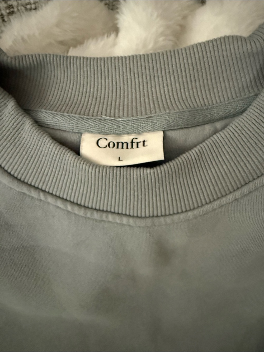 Comfrt Women's Light Blue Gray Crewneck Sweatshirt